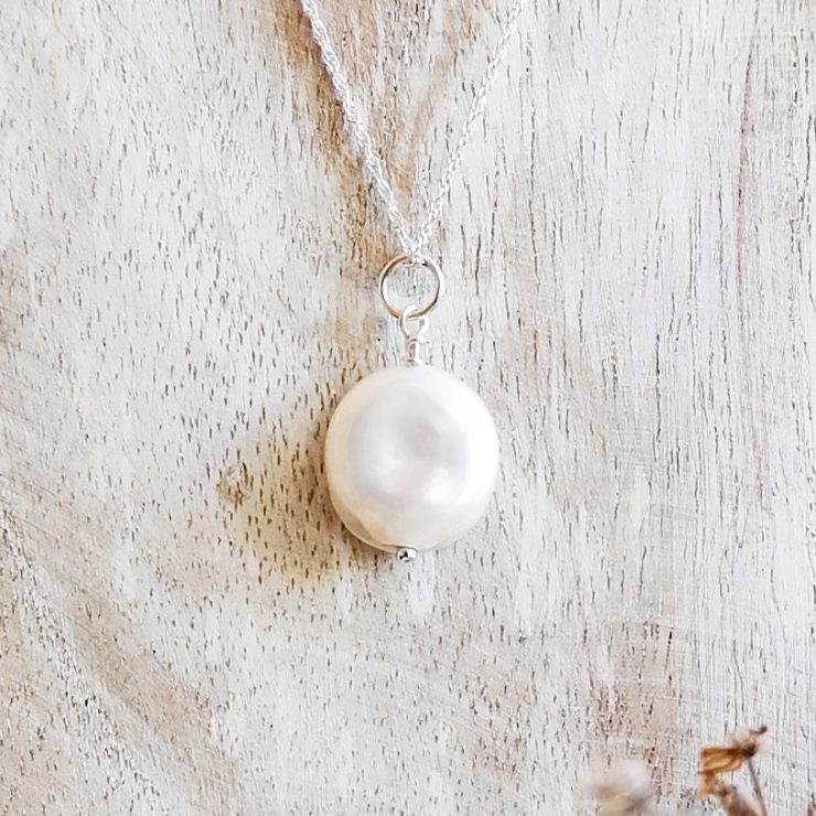 Pearl Full Moon Necklace ~ Cream