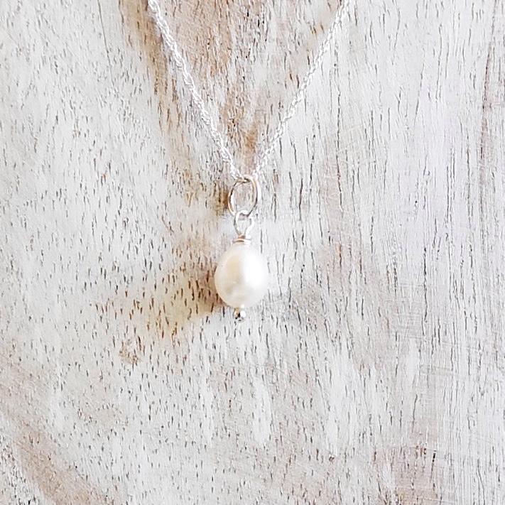 Pearl Necklace ~ Cream, Small Pendant