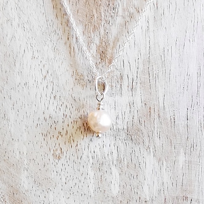 Pearl Necklace ~ Cream, Natural Pendant